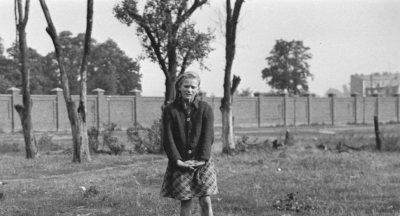 "И в старости не простила немцев". История девочки из самого известного снимка Второй мировой